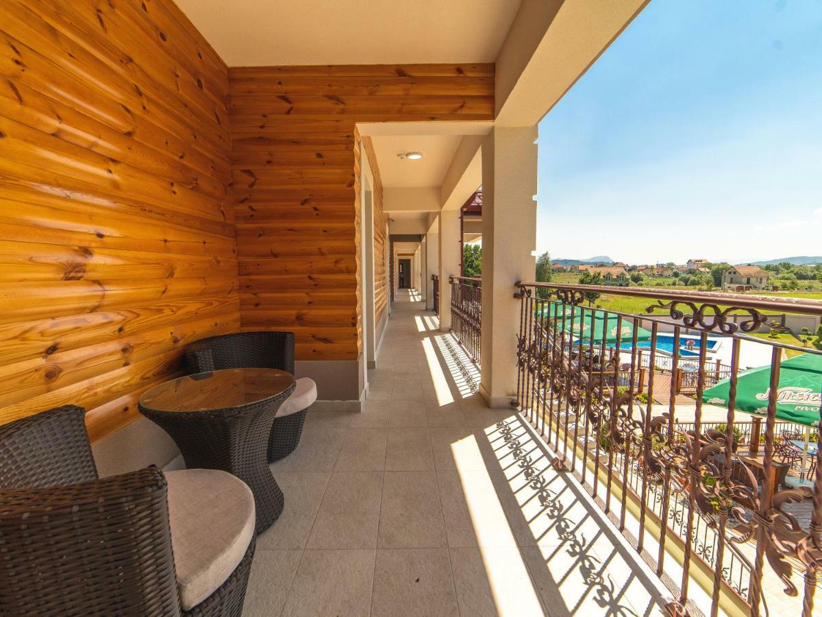 Hotel Royal Garden Nikšić Esterno foto