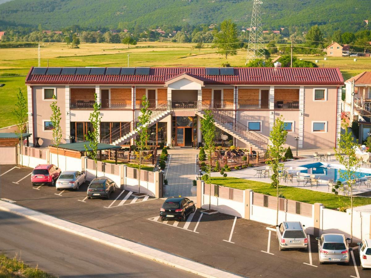 Hotel Royal Garden Nikšić Esterno foto